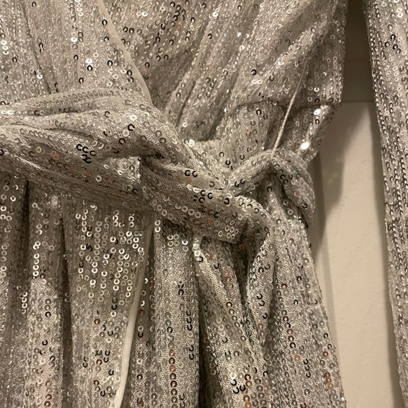 Sequined Silver dress. Good Condition. Size S - Picture 5 of 7